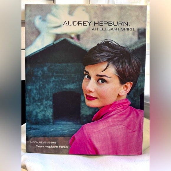 📚Collectors Edition #1003 - Audrey Hepburn, An Elegant Spirit - Hard Cover Book - Picture 2 of 16